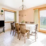 بيت للعطل Quiet Valley View Retreat *